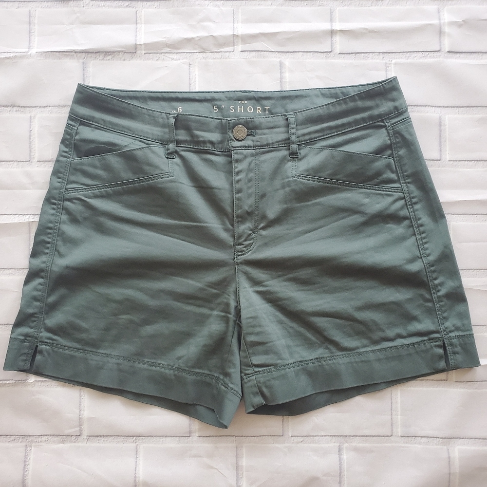 Shorts from WHBM size 6. Preowned